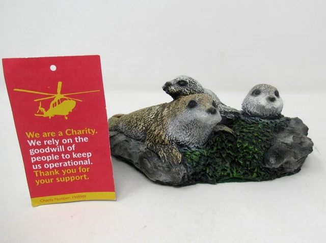 P J Dutt Seal Family Handmade Ornament                                        E8