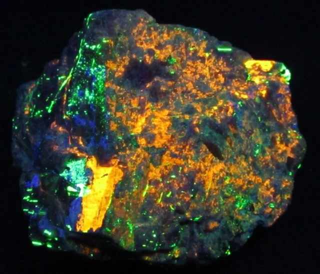 Fluorescent Clinohedrite Face on Bustamite & Hardystonite , Franklin, NJ Fluorescent Clinohedrite Face on Bustamite & Hardystonite , Franklin, NJ