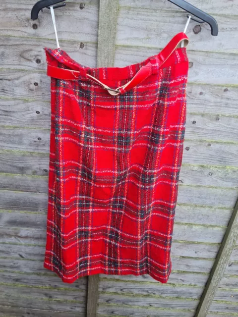 Beautiful Ladies Vintage 80s Red tartan Boucle 2 Pce Suit Size 10 Fab Condition