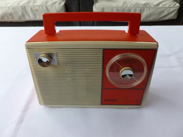 PHILIPS Vintage Portable Leisuremate Radio - 02RB291