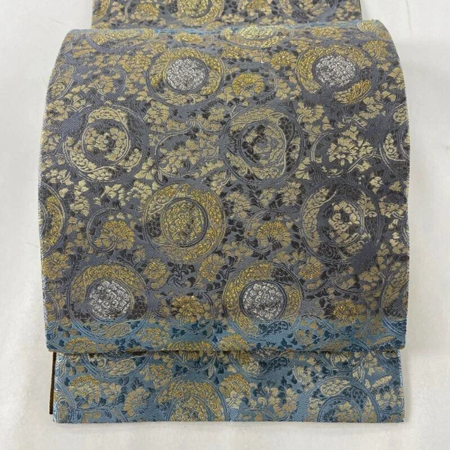 Japanischer Kimono-Obi aus reiner Seide, blühende Arabeske, bläulich-lila...