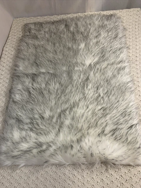 Alfombra Loloi Shags marfil y gris 2' X 3' FINLFN-01IVGY2030 Finley NUEVA