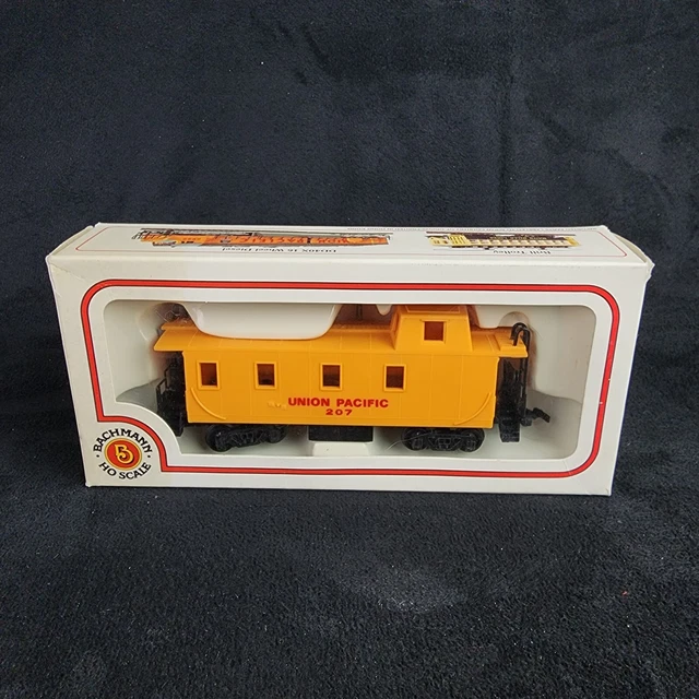 VTG BACHMANN HO SCALE UNION PACIFIC UP 207 Yellow CABOOSE with Box