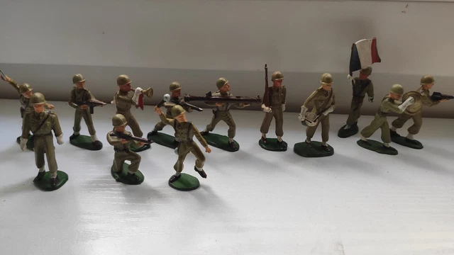 STARLUX 1/32 : 3 FIGURINES ARMÉE FRANÇAISE 1er SÉRIE - 3 FANTASSINS FRANÇAIS AU DÉFILÉ - Collection