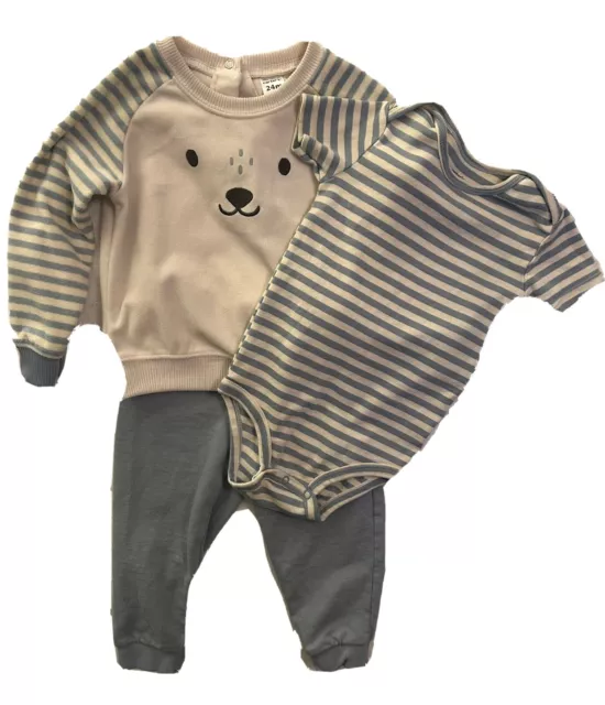 Carters Baby Boy 3 Piece Set. Size 24 Months.