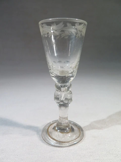 ANCIEN TRES JOLI PETIT VERRE SUR PIED A FACETTES EPOQUE XVIII ème SIECLE N°1