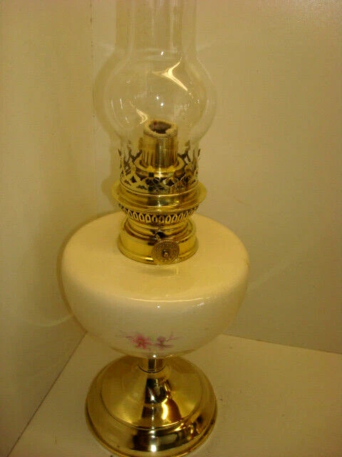 UNE PURE BEAUTE CETTE SOMPTUEUSE LAMPE à PÉTROLE TOTALEMENT RESTAUREE / NETTOYEE 7