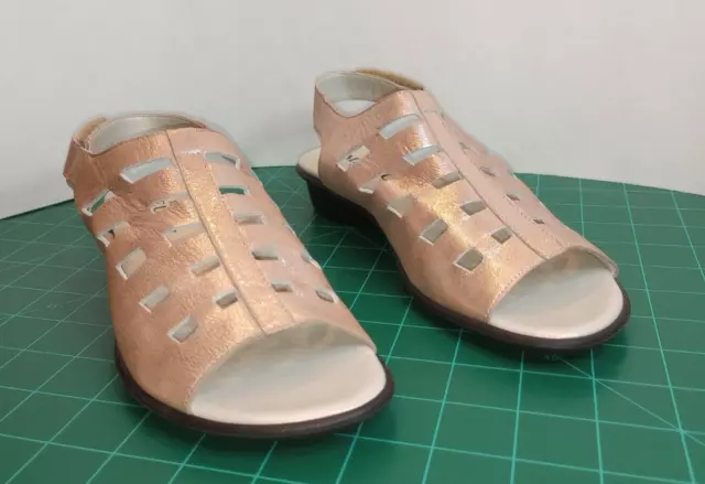 Rose Gold Sandals Womens Size 5.5 Sesto Meucci Italian leather upper hook loop