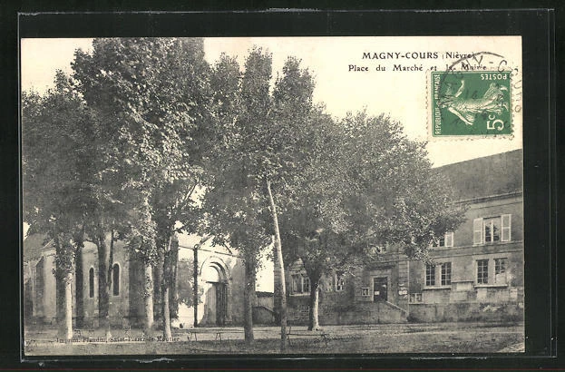 CPA Magny-Cours, Place du Marché et la Mairie 1914