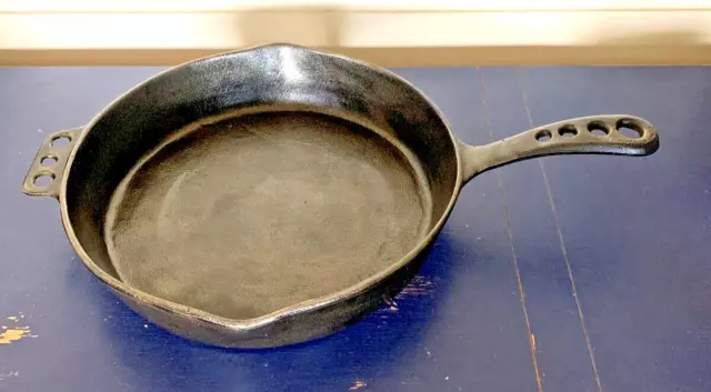 Rare Vintage #2 Nordic Ware Cast Iron Skillet Pan 12 inches with Hole Handle