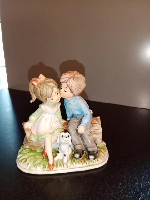 figurine d enfants en biscuit de porcelaine polychrome Napoli (323) 241 G haut