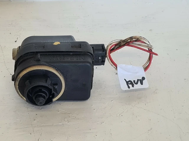 NEU + ORIGINAL Opel Kadett C Kopfstütze Lehne vorne ROT Kunstleder NEU + ORIGINAL Opel Kadett C Kopfstütze Lehne vorne ROT Kunstleder