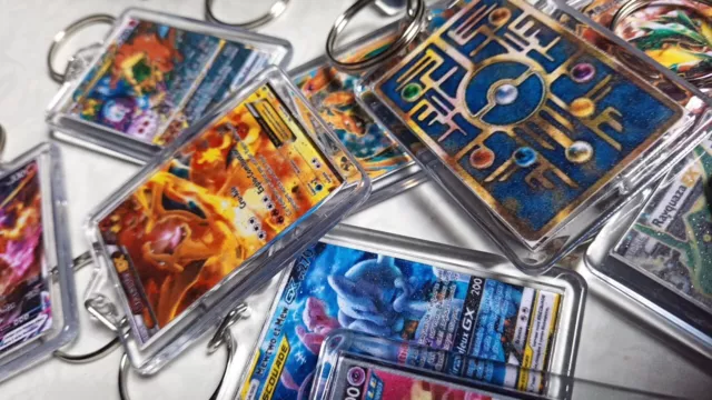 50 PORTE CLES Mini Cartes Pokémon Dracaufeu Pikachu Keyring Keychain 3