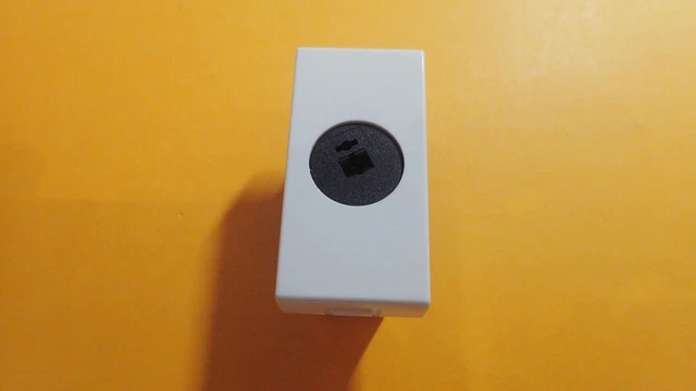 Prise Haut-Parleur Legrand Neptune – Blanc – Occasion Très Bon État