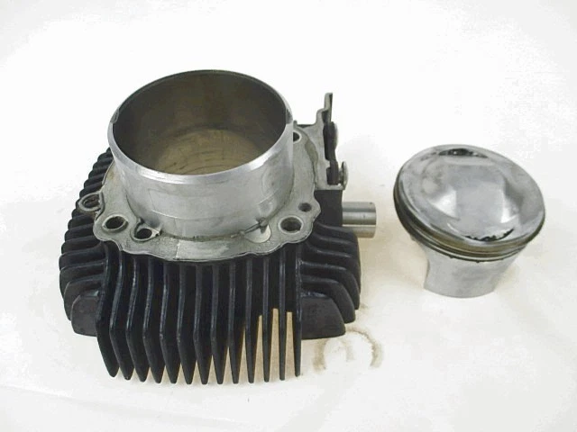 Cylindre Et Piston Vertical Pour Ducati - Occasion En Bon État Fonctionnel - Réf. 12020861A