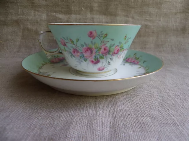 Tasse Et Sous Tasse En Porcelaine De Sèvres Datées 1855 & 1859 Bouquets De Roses