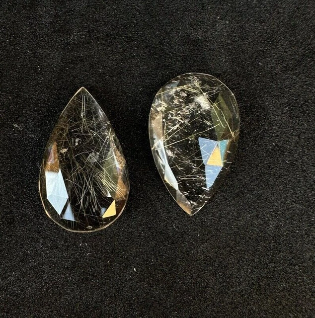 Incroyable 23,35 carats de quartz rutile doré de haute qualité taillé en...