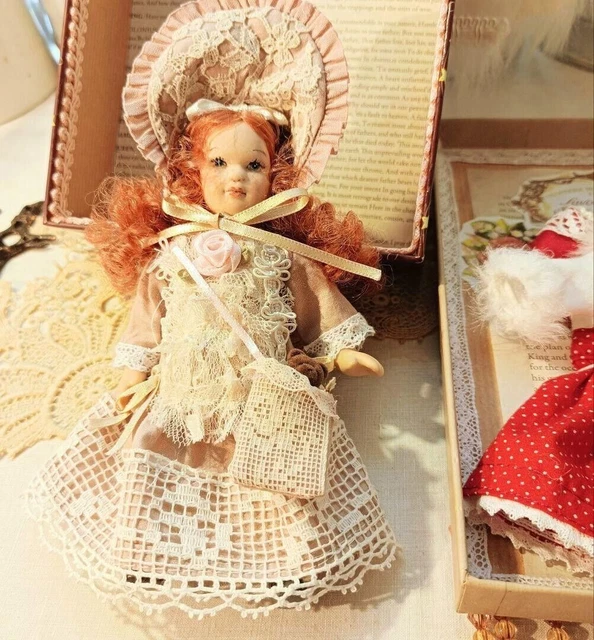 Poupée Ancienne Mignonnette Porcelaine - 12cm, Années 1930, Avec Coffret Et 4 Robes