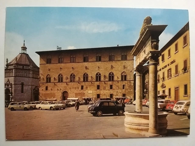 Pistoia - Palazzo Pretorio e Battistero. Auto, Car, Voitures.