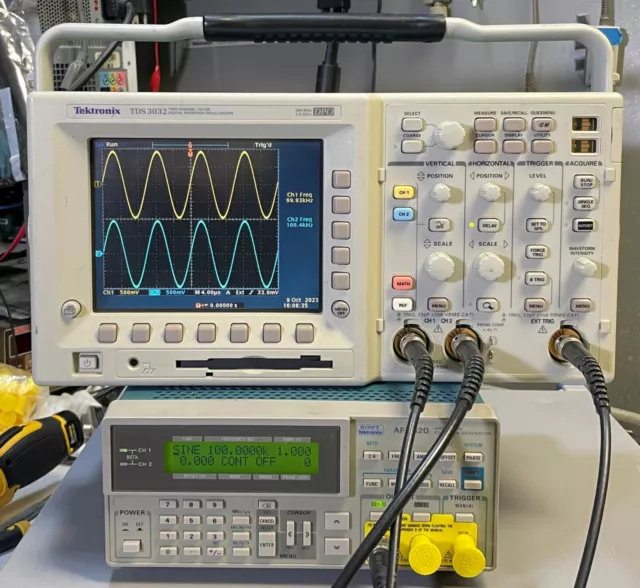 Tektronix TDS3032 CH DPO Oscilloscope 300MHz 2.5GSa/s, TRG FFT