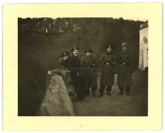 Orig. Foto Panzermann A.A.6 bei Schloss RADIC Mähren Sudetenland Tschechien 1939