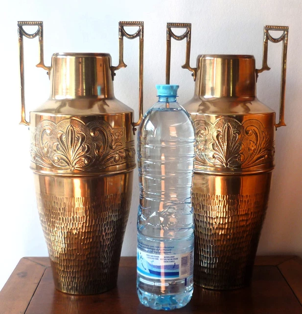 Ancienne paire de très grands   vases en cuivre type amphores art nouveau