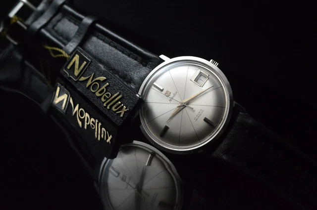 Montre Mécanique Vintage SUZACO - Occasion, Mouvement Mécanique, Pièce Rétro Et Chargée D'histoire