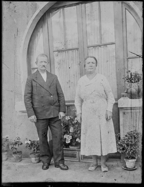 Couple, amour, gare, Plaque verre photo ancienne, négatif noir & blanc