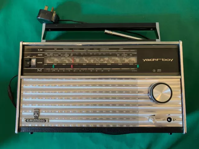 Vintage 70's Grundig Yacht Boy 210 Transistor Radio FM/MW/LW/SW Radio - Working