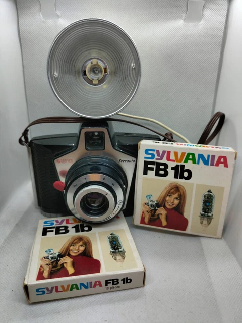 MACCHINA FOTOGRAFICA FERRANIA EURA ANNI 50 con flash funzionante e lampadine