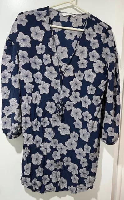 Trina Turk Blue & White Floral Print V-Neck Silk Tunic Top Blouse ~ M