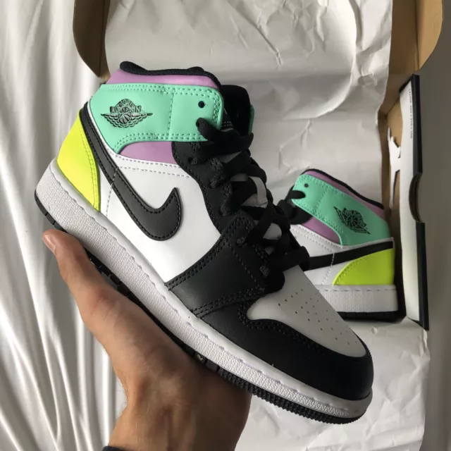 Scarpe jordan colorate sale