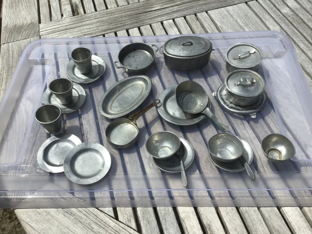 Ancienne Dînette En Aluminium - Jouet Vintage Très Bonne Qualité - Bateaux Inclus