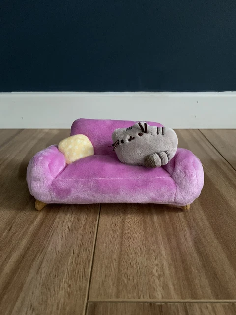 Pusheen couch best sale