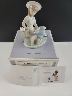Lladro # 6024 Sundays Child Girl w/ Book & Dove 1982 Daisa COA & Box