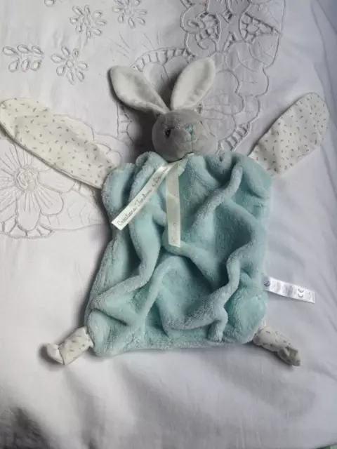 Doudou  Lapin Plat Plume  Kaloo 34Cm Bleu Tête Grise Noeuds Tissu 3