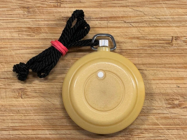 DDR Taschenuhr Ruhla Made in GDR Kunststoffgehäuse Durchmesser 52 mm 2
