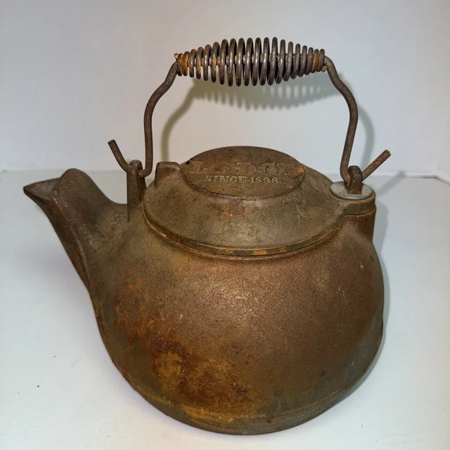 Lodge 2TK2 Cast Iron Tea Kettle, 2.5 Qt, Made in USA with Swivel Lid. ALAD