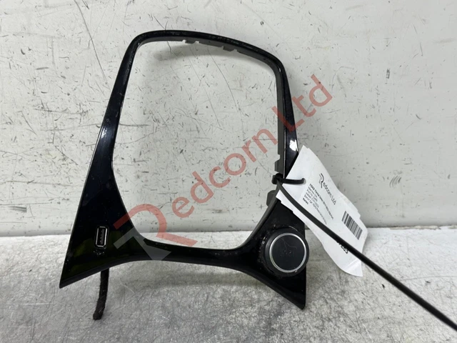 FORD Fiesta Zetec 2017-2023 Chiavetta ingranaggi Pannello Porta USB Circondata H1BB-A044H82-C