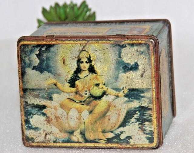 Vintage Goddess Saraswati Janta Mail Naswar Litho Print Caja de lata vacía...