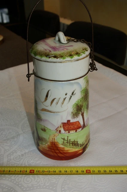 ANCIEN POT A LAIT ET SON COUVERCLE  EN PORCELAINE décor campagne