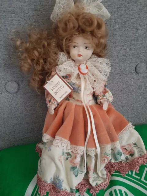 10" Capodimonte Linea Betty Bambola Biscuit  Porcellana