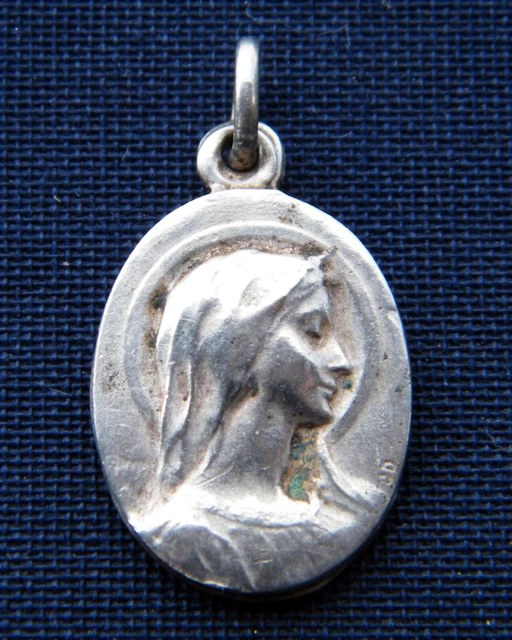 Ancienne Poupée Gégé Des Années 50 Avec Médaille Religieuse – Rare