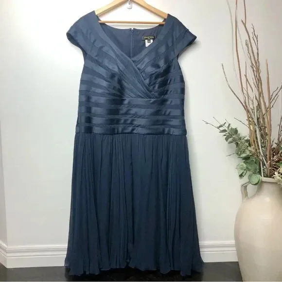 Tadashi Shoji Silk Evening Dress in Midnight Blue Size 18Q