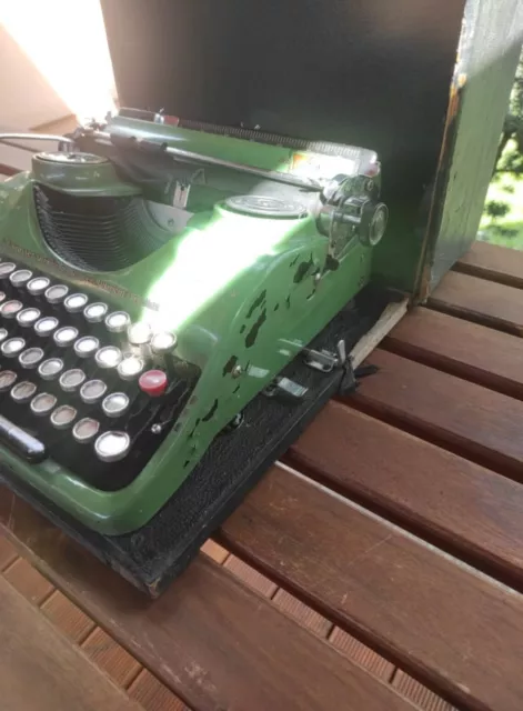 Groma N 1940's green typewriter in good condition