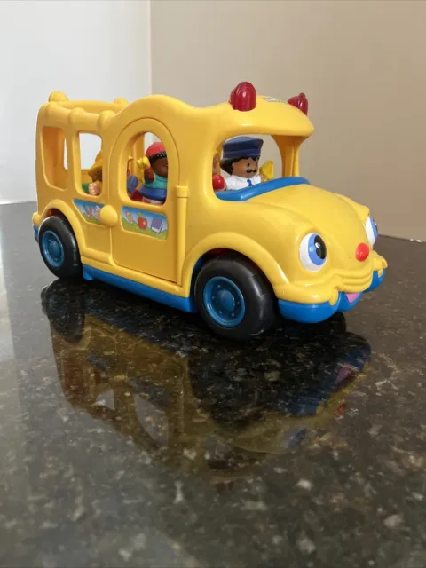 Fisher Price Little People Lil' Movers YELLOW SCHOOL BUS And Four Little People