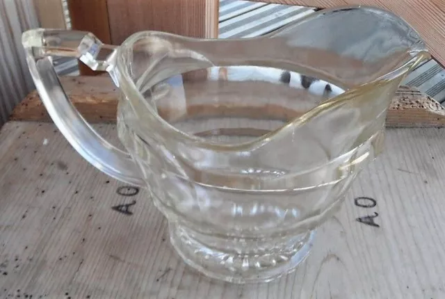 * Carafe transparente, en verre soufflé Très bon état  Hauteur : 15 cm Longueur