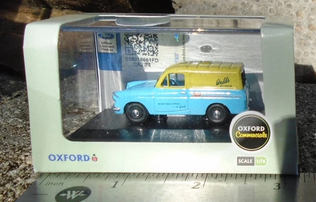 Oxford Diecast 76CV002 Caravan in Blue/Cream with 5