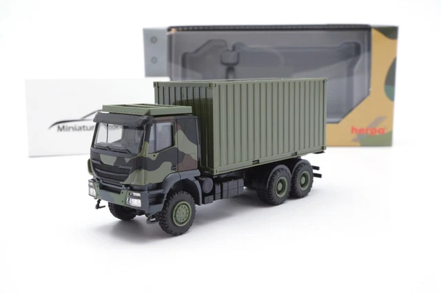 Iveco Trakker 8×8 met 20 ft. Container Bundeswehr / Rode Kruis – D. Kortekaas