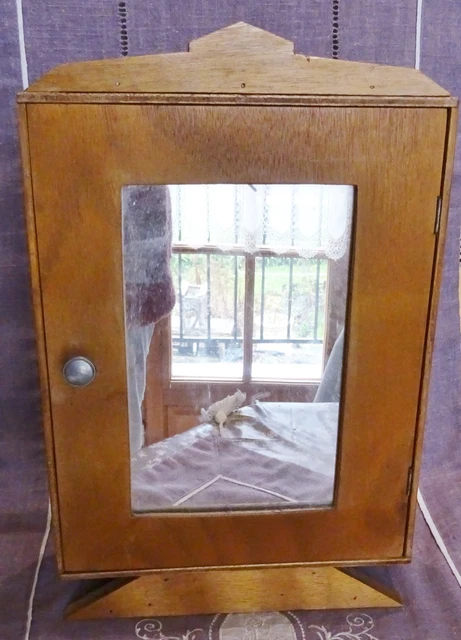 Ancienne Armoire A Poupee En Bois - Maison De Poupees Miniature - Mobilier